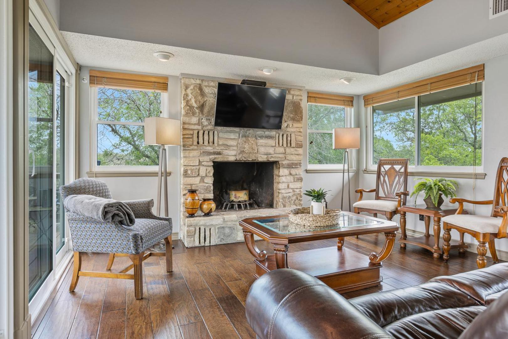 Wine Country Retreat - With A Lake View! Spicewood エクステリア 写真