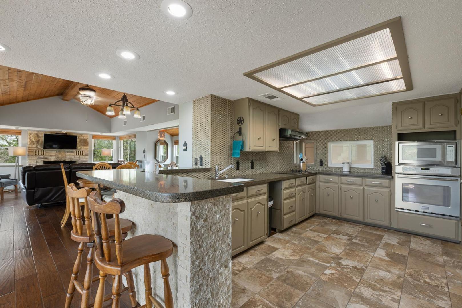 Wine Country Retreat - With A Lake View! Spicewood エクステリア 写真